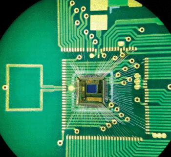 Image: A close-up of the new chip, equipped with a radio transmitter (Photo courtesy Patrick P. Mercier, MIT).